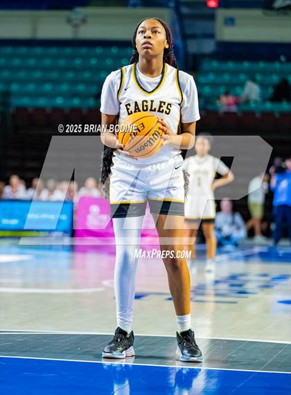 Thumbnail 2 in Greenville vs Greenwood (SCHSL 5A Div 2 Semifinal) photogallery.
