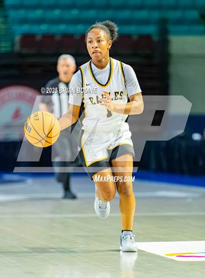 Thumbnail 3 in Greenville vs Greenwood (SCHSL 5A Div 2 Semifinal) photogallery.