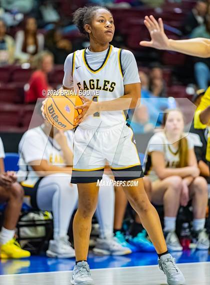 Thumbnail 3 in Greenville vs Greenwood (SCHSL 5A Div 2 Semifinal) photogallery.