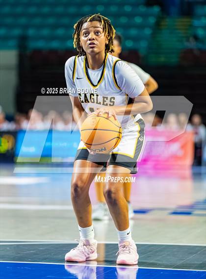 Thumbnail 3 in Greenville vs Greenwood (SCHSL 5A Div 2 Semifinal) photogallery.