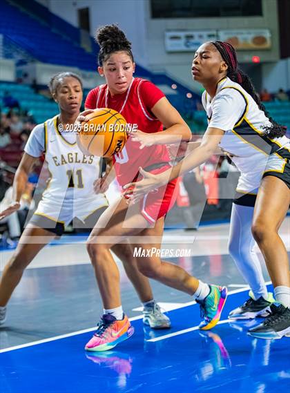 Thumbnail 2 in Greenville vs Greenwood (SCHSL 5A Div 2 Semifinal) photogallery.