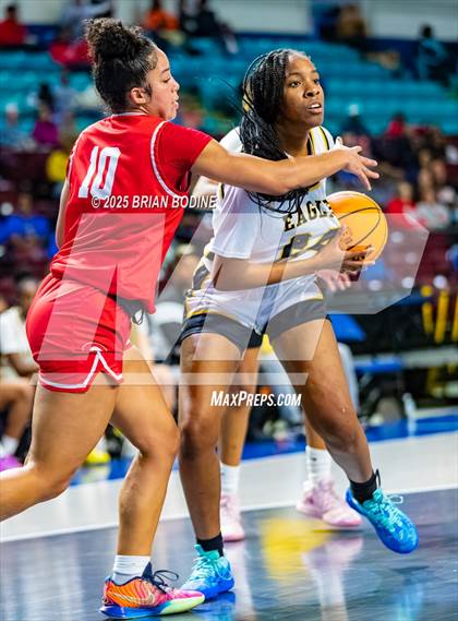 Thumbnail 3 in Greenville vs Greenwood (SCHSL 5A Div 2 Semifinal) photogallery.