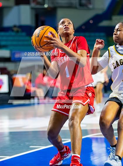 Thumbnail 2 in Greenville vs Greenwood (SCHSL 5A Div 2 Semifinal) photogallery.