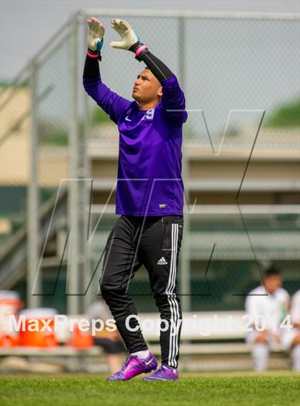 Thumbnail 1 in Rivera vs. Lopez (UIL 5A Regional Finals) photogallery.