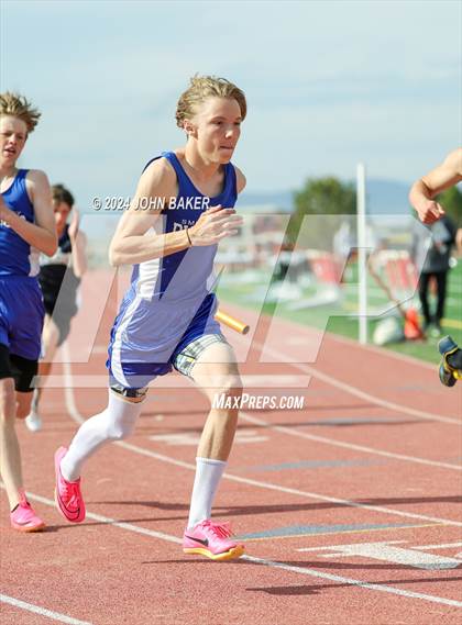 Thumbnail 2 in Fernley Invitational (4X200M Relay) photogallery.