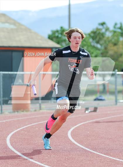 Thumbnail 3 in Fernley Invitational (4X200M Relay) photogallery.