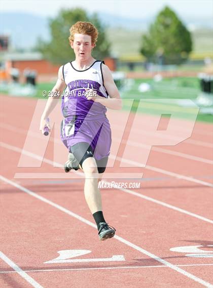 Thumbnail 3 in Fernley Invitational (4X200M Relay) photogallery.