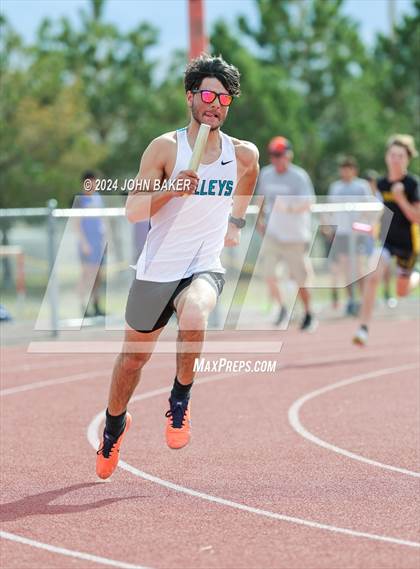 Thumbnail 2 in Fernley Invitational (4X200M Relay) photogallery.