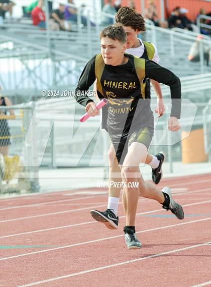 Thumbnail 2 in Fernley Invitational (4X200M Relay) photogallery.