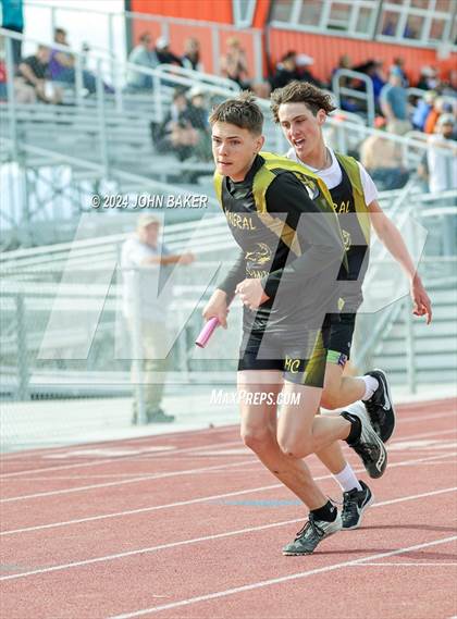 Thumbnail 1 in Fernley Invitational (4X200M Relay) photogallery.