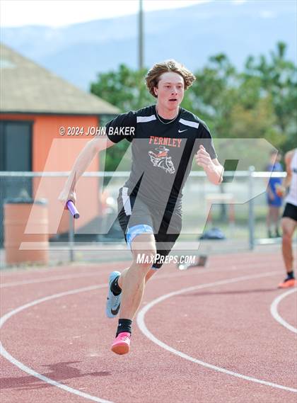 Thumbnail 1 in Fernley Invitational (4X200M Relay) photogallery.