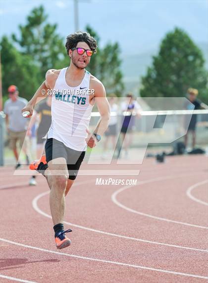 Thumbnail 3 in Fernley Invitational (4X200M Relay) photogallery.