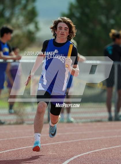 Thumbnail 2 in Fernley Invitational (4X200M Relay) photogallery.