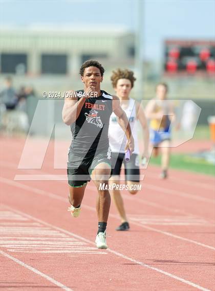 Thumbnail 2 in Fernley Invitational (4X200M Relay) photogallery.