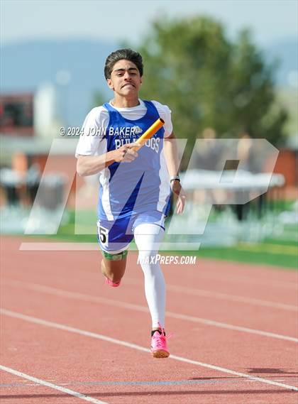 Thumbnail 2 in Fernley Invitational (4X200M Relay) photogallery.