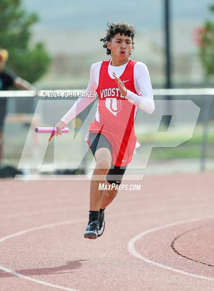 Thumbnail 2 in Fernley Invitational (4X200M Relay) photogallery.