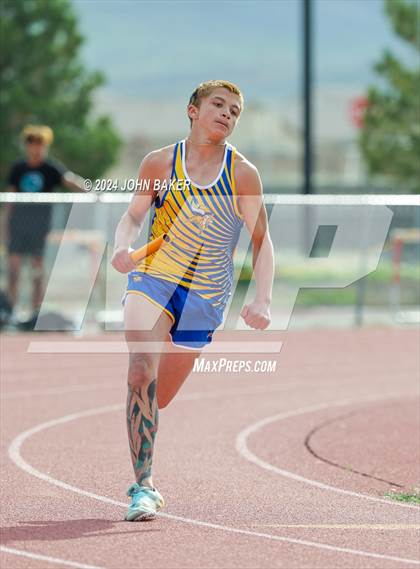 Thumbnail 2 in Fernley Invitational (4X200M Relay) photogallery.