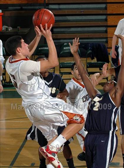 Thumbnail 2 in Cienega vs. Birmingham (MaxPreps Holiday Classic) photogallery.