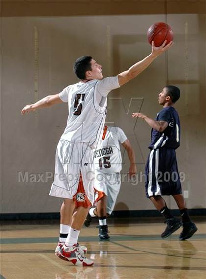 Thumbnail 2 in Cienega vs. Birmingham (MaxPreps Holiday Classic) photogallery.