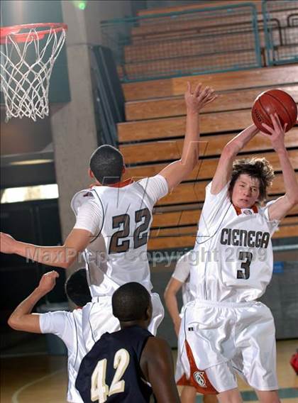 Thumbnail 1 in Cienega vs. Birmingham (MaxPreps Holiday Classic) photogallery.