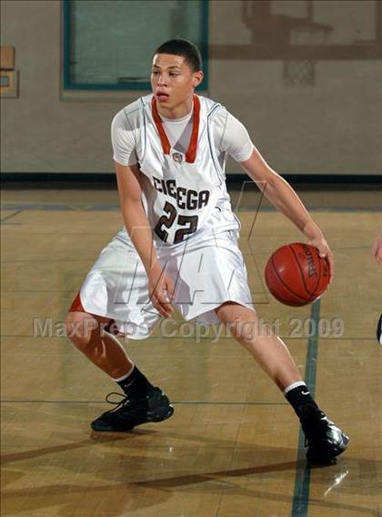 Thumbnail 2 in Cienega vs. Birmingham (MaxPreps Holiday Classic) photogallery.