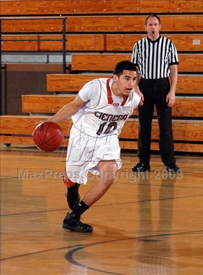 Thumbnail 1 in Cienega vs. Birmingham (MaxPreps Holiday Classic) photogallery.