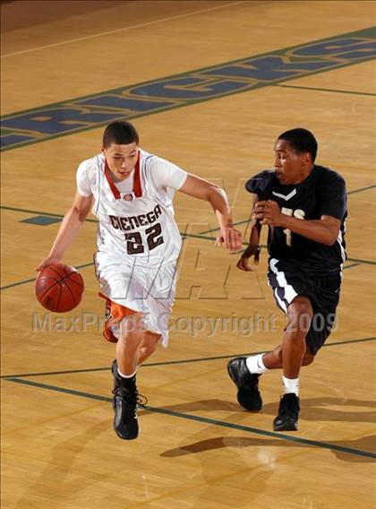 Thumbnail 2 in Cienega vs. Birmingham (MaxPreps Holiday Classic) photogallery.