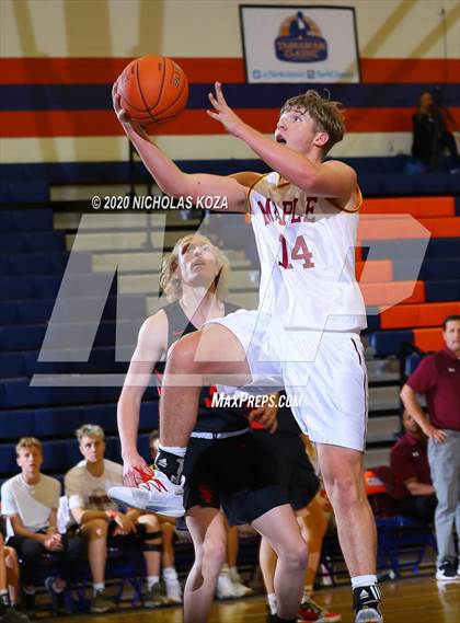 Thumbnail 2 in Maple Mountain vs. Spanish Fork (Tarkanian Classic) photogallery.