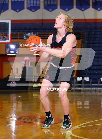 Thumbnail 2 in Maple Mountain vs. Spanish Fork (Tarkanian Classic) photogallery.