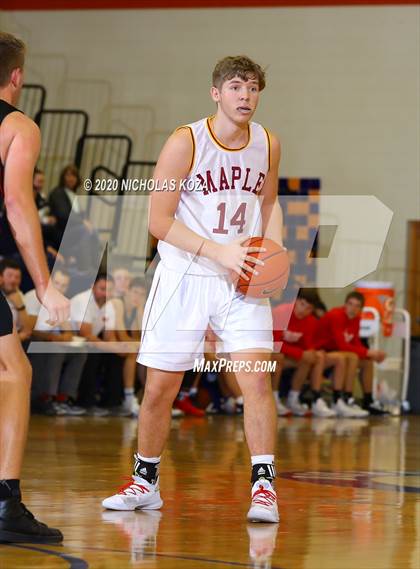 Thumbnail 3 in Maple Mountain vs. Spanish Fork (Tarkanian Classic) photogallery.