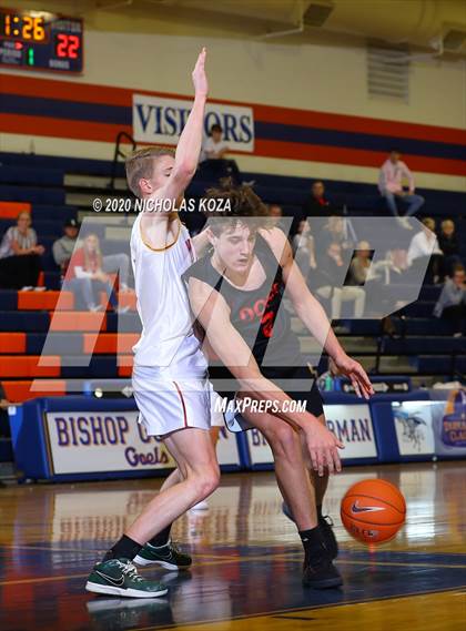 Thumbnail 3 in Maple Mountain vs. Spanish Fork (Tarkanian Classic) photogallery.