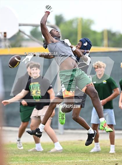 Thumbnail 2 in St. John Bosco vs. Inglewood (Battle at the Beach) photogallery.