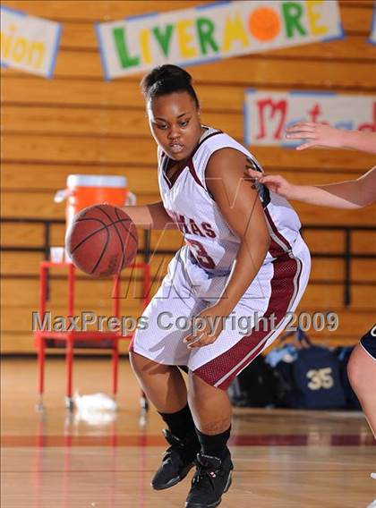 Thumbnail 2 in Nevada Union vs. Natomas (Bulldog Winter Classic) photogallery.