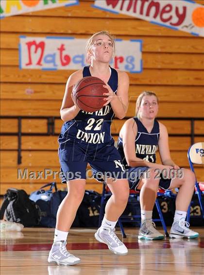 Thumbnail 3 in Nevada Union vs. Natomas (Bulldog Winter Classic) photogallery.