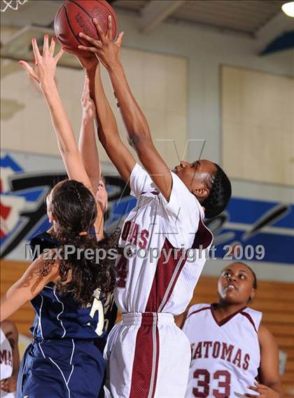Thumbnail 3 in Nevada Union vs. Natomas (Bulldog Winter Classic) photogallery.