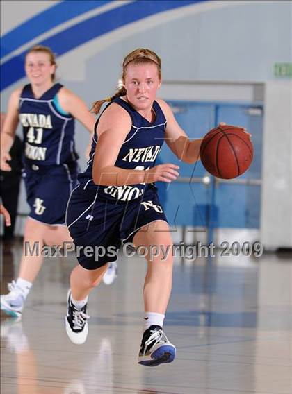 Thumbnail 3 in Nevada Union vs. Natomas (Bulldog Winter Classic) photogallery.