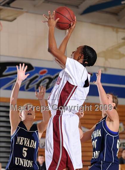 Thumbnail 3 in Nevada Union vs. Natomas (Bulldog Winter Classic) photogallery.