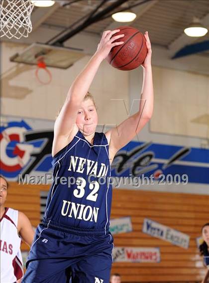 Thumbnail 1 in Nevada Union vs. Natomas (Bulldog Winter Classic) photogallery.