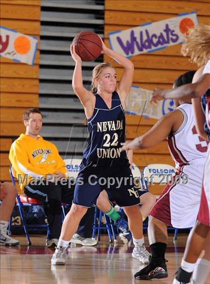 Thumbnail 3 in Nevada Union vs. Natomas (Bulldog Winter Classic) photogallery.