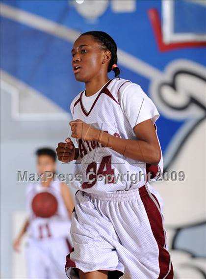 Thumbnail 2 in Nevada Union vs. Natomas (Bulldog Winter Classic) photogallery.