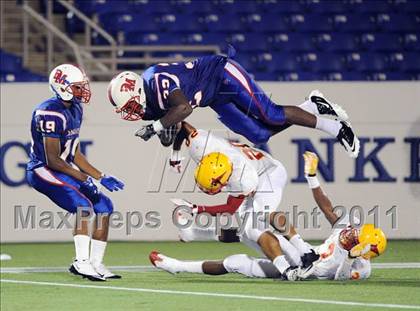 Thumbnail 3 in Calvert Hall vs. DeMatha (Patriot Classic) photogallery.