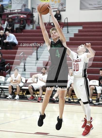 Thumbnail 2 in Thousand Oaks vs. Miller (Rancho Mirage Holiday Invitational) photogallery.