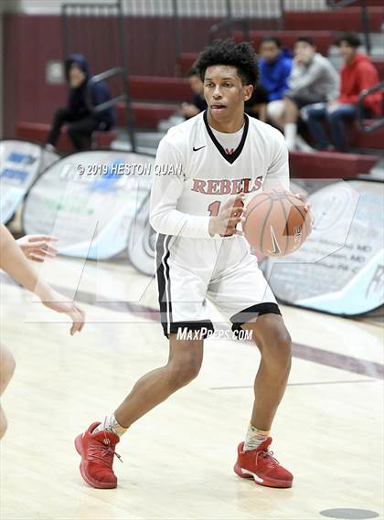 Thumbnail 2 in Thousand Oaks vs. Miller (Rancho Mirage Holiday Invitational) photogallery.