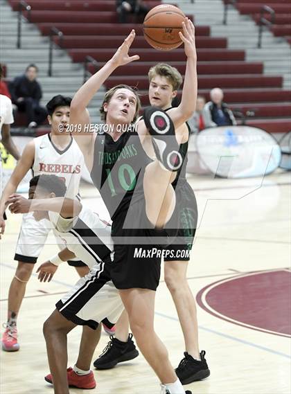 Thumbnail 2 in Thousand Oaks vs. Miller (Rancho Mirage Holiday Invitational) photogallery.
