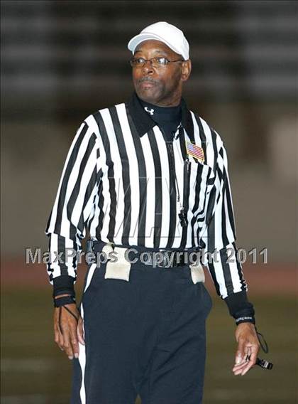 Thumbnail 3 in Chatsworth vs. Fairfax (CIF LA City Section D2 Final) photogallery.
