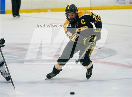 Thumbnail 3 in St. John-Vianney vs Manasquan/Point Beach photogallery.