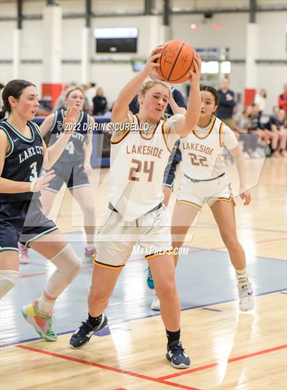 Thumbnail 1 in Lake City vs. Lakeside (NIKE Tournament of Champions) photogallery.