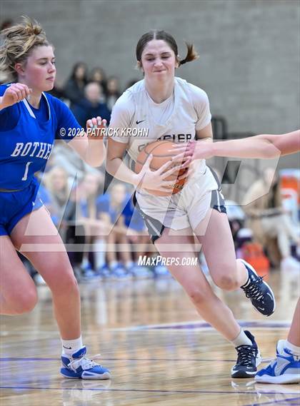 Thumbnail 1 in Glacier Peak vs Bothell (4A District Playoff) photogallery.