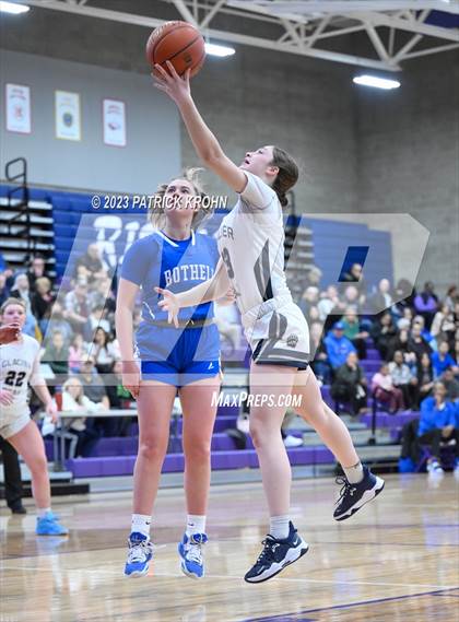 Thumbnail 3 in Glacier Peak vs Bothell (4A District Playoff) photogallery.