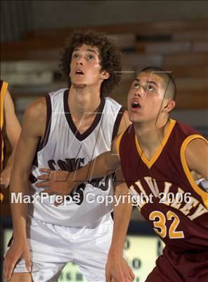 Thumbnail 3 in Simi Valley vs Granite Hills (Torrey Pines Holiday Prep Classic) photogallery.
